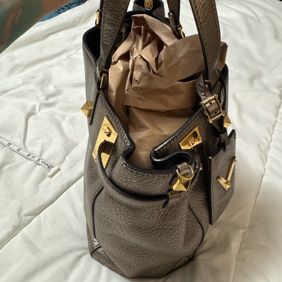 Valentino Bronze Leather Tote Bag with Spacious Interioa - Picture 5 of 15